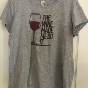 Vintage Women’s wine 2XL graphic t-shirt.